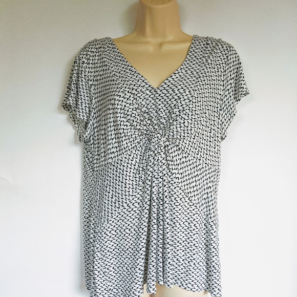 Daisy Fuentes Tops - 🐈Daisy Fuentes lightweight cotton casual shirt